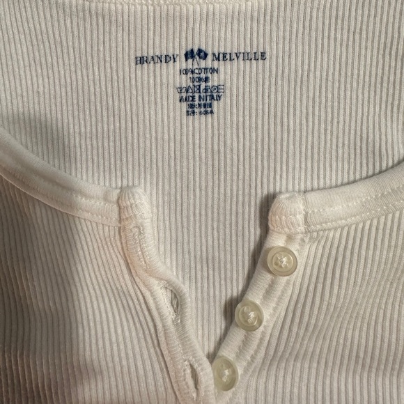 Brandy Melville Bundle: tank and tee in white - Picture 4 of 7